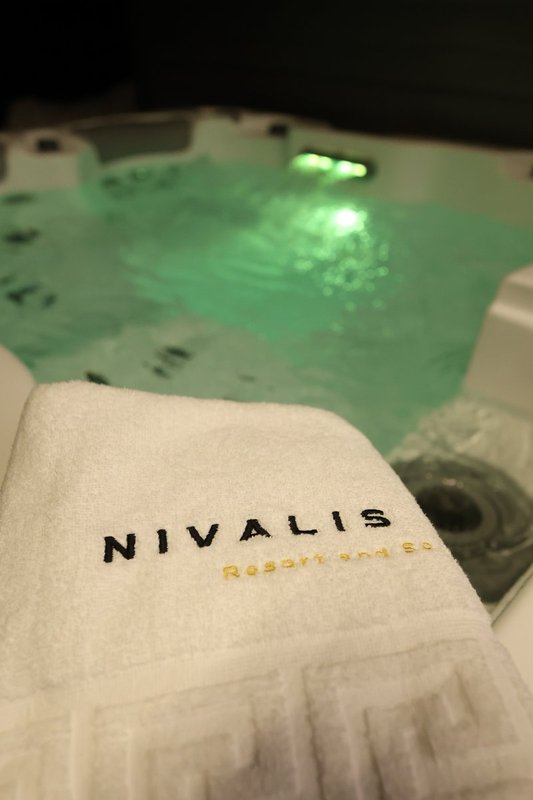 Private jacuzzi with winter mountain views at Nivalis