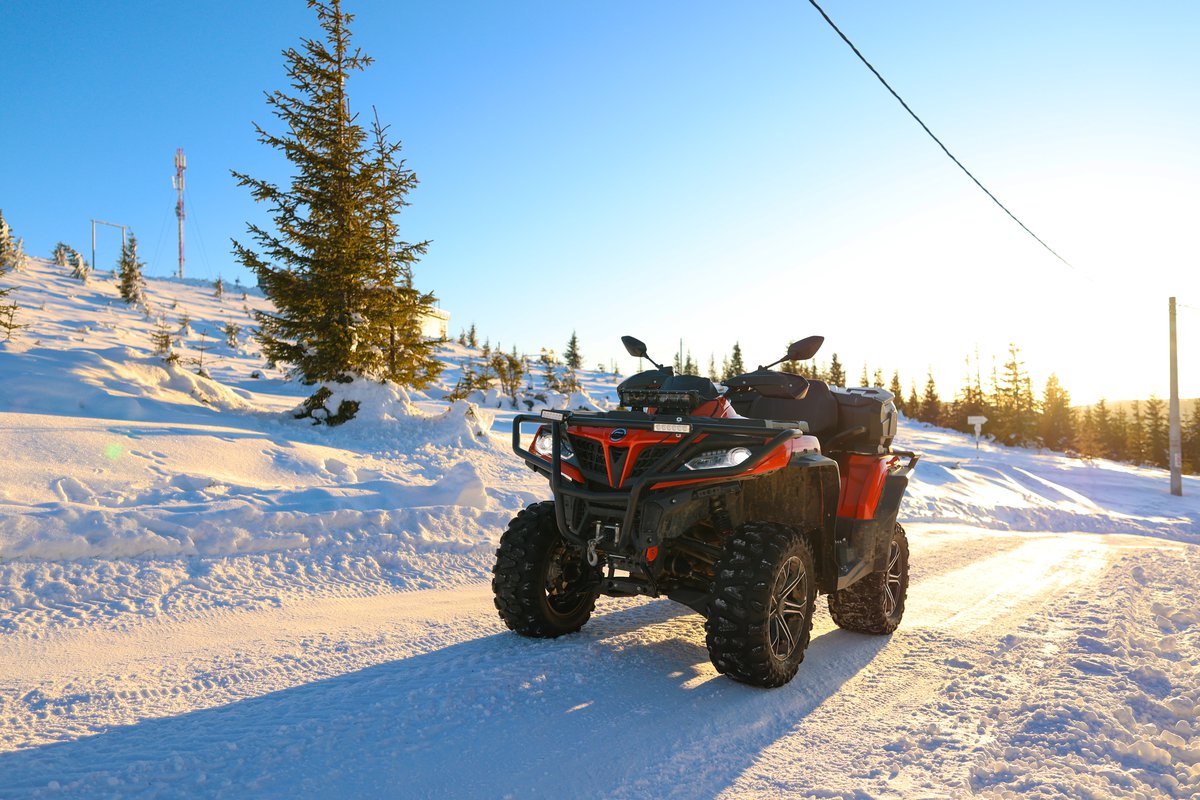 Aventură cu ATV-ul în munții României lângă Nivalis Resort & SPA