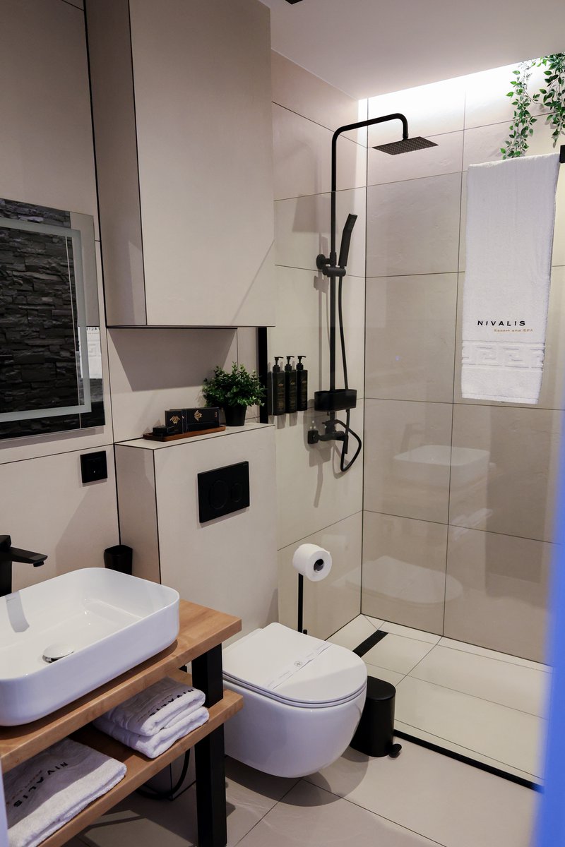 Modern bathroom at Nivalis Resort & SPA chalet