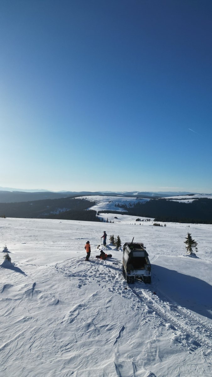 Sesiune off-piste freeride cat-ski în România